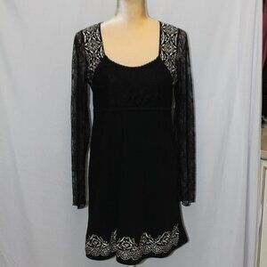 R & B Black and White Lace Long Sleeve Dress